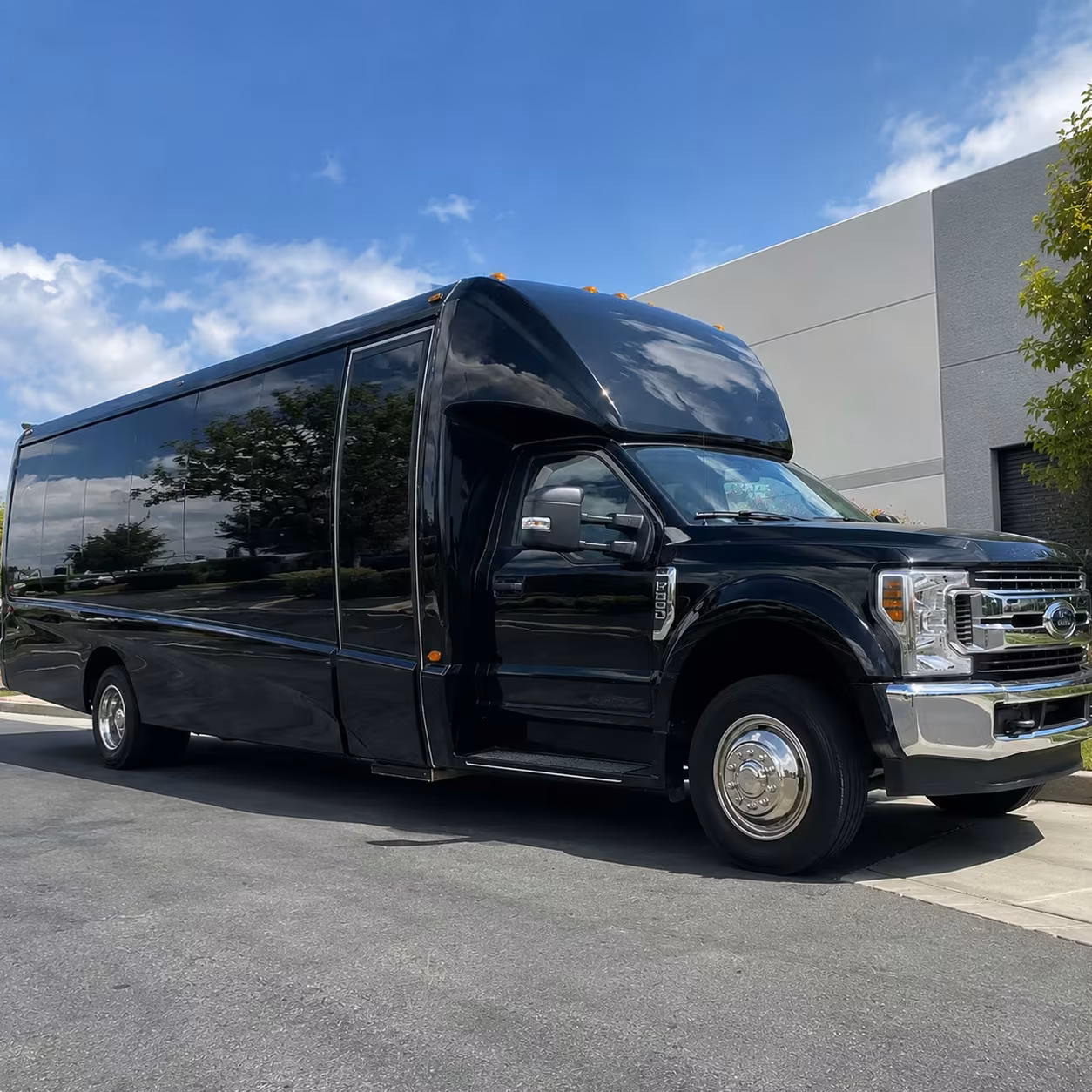 nashua 15 passenger minibus rental